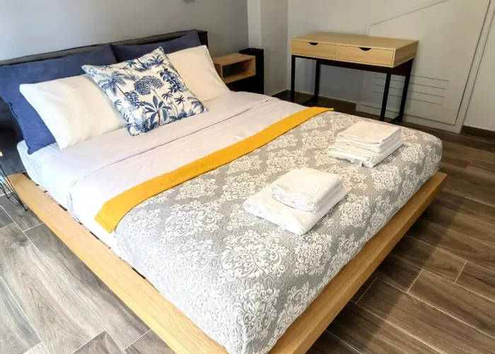 Nefertiti's Urban Luxury Kerameikos 2br Industrial Balconies Netflix