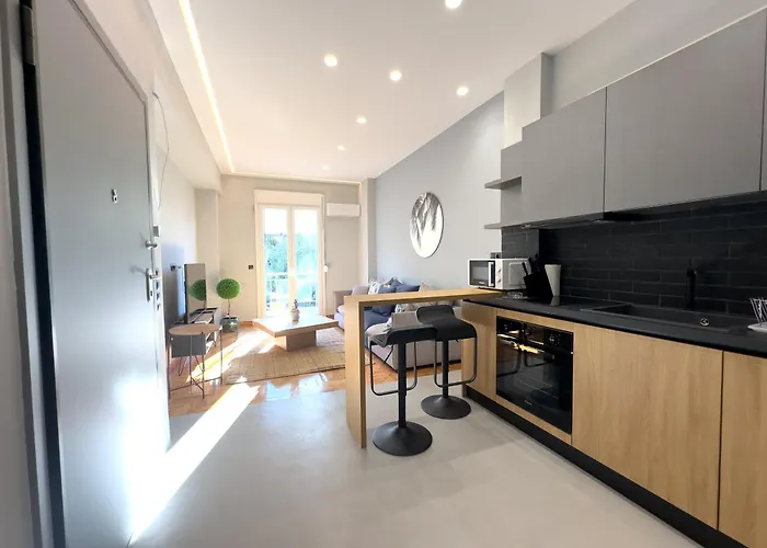 Nefertiti's Urban Luxury Kerameikos 2br Industrial Balconies Netflix Appartamento Atene