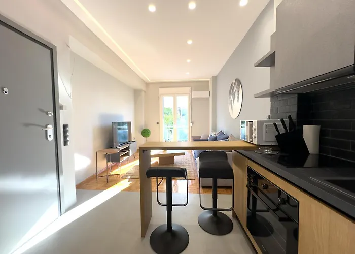 Nefertiti's Urban Luxury Kerameikos 2br Industrial Balconies Netflix Apartment *