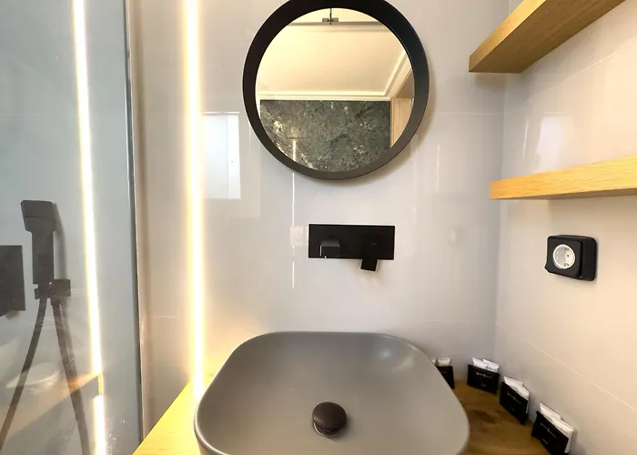 Nefertiti's Urban Luxury Kerameikos 2br Industrial Balconies Netflix Apartment Athens