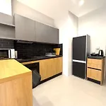 Nefertiti's Urban Luxury Kerameikos 2br Industrial Balconies Netflix * Atény