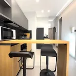 Nefertiti's Urban Luxury Kerameikos 2br Industrial Balconies Netflix Apartmán