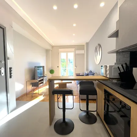 Nefertiti's Urban Luxury Kerameikos 2br Industrial Balconies Netflix Apartament *