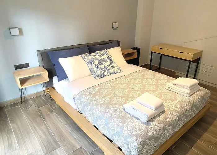 Nefertiti's Urban Luxury Kerameikos 2br Industrial Balconies Netflix Apartament