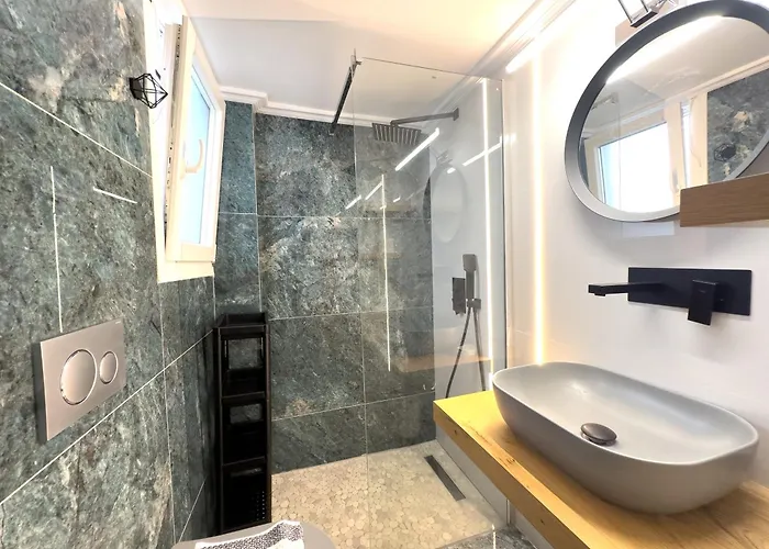 Nefertiti's Urban Luxury Kerameikos 2br Industrial Balconies Netflix *